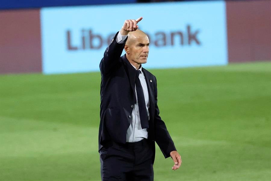 Zinedine Zidane dirigiendo a los merengues