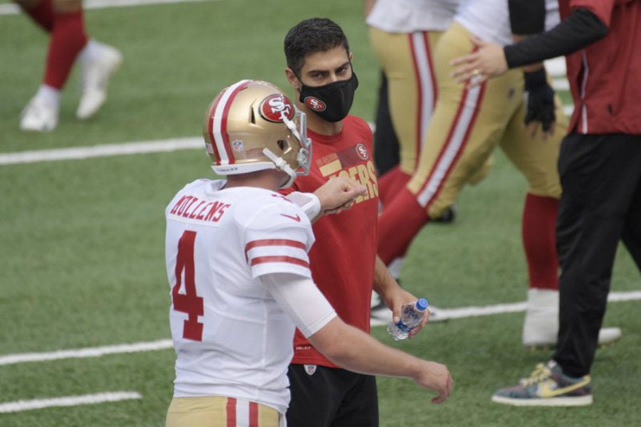 Garoppolo charla con Nick Mullens, su suplente