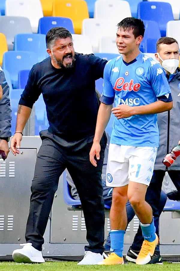 Gennaro Gattuso con Hirving Lozano durante el último encuentro 