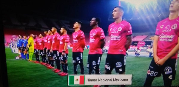 Jonathan Orozco en protesta durante el Himno Nacional