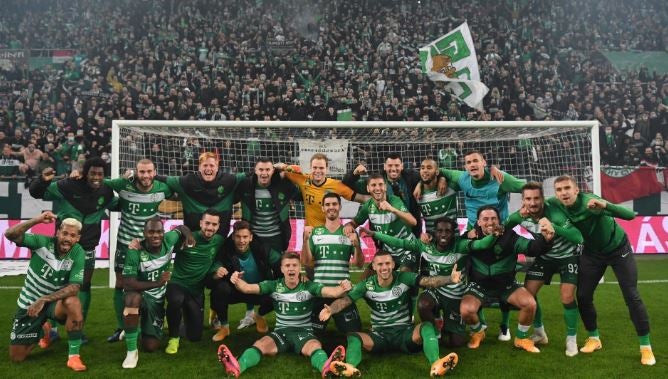 Jugadores del Ferencváros festejan una victoria