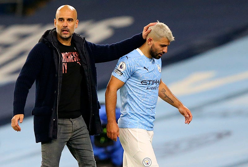 Pep Guardiola durante el cambio del Kun Agüero 