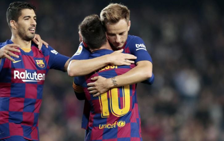 Rakitic y Leo Messi, festejan una anotación