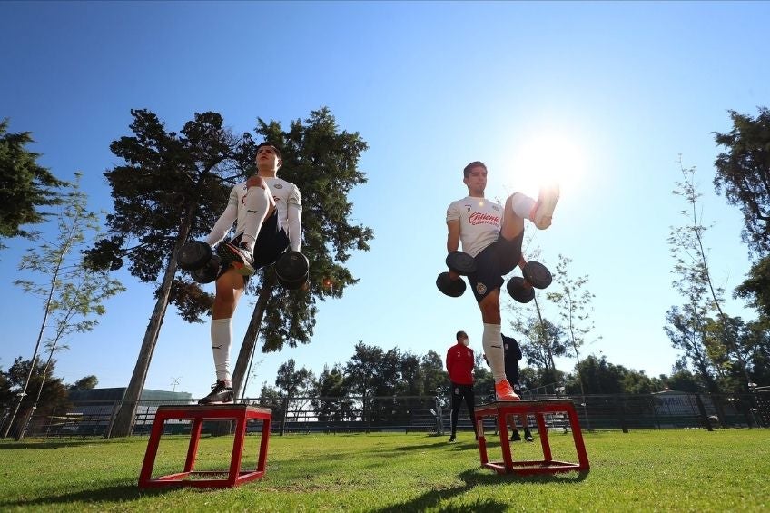 Chivas en entrenamiento 