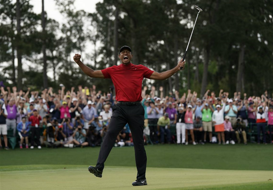 Woods celebra su triunfo en el Masters de 2019