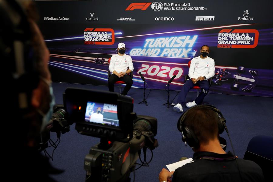 Los pilotos de Mercedes en conferencia de prensa