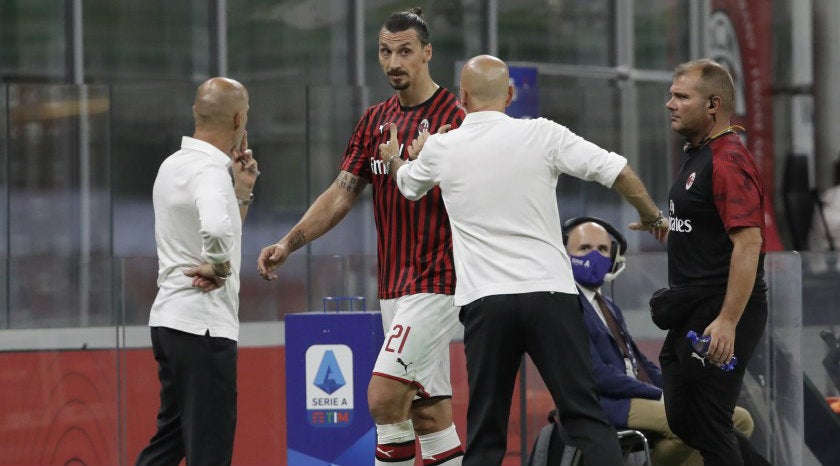 Pioli discute con Zlatan en juego del Milan