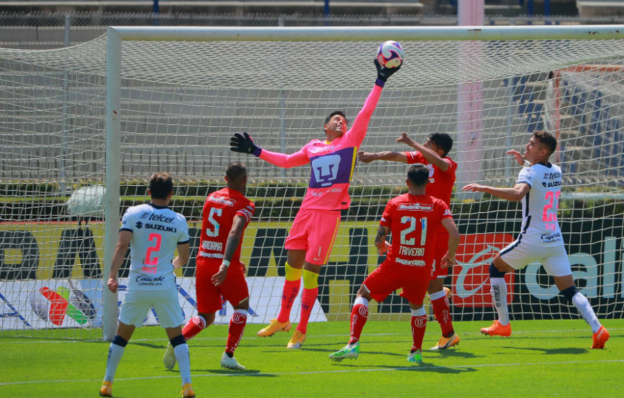 Talavera realiza atajada en juego de Universidad