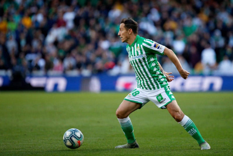 Andrés Guardado durante un duelo con el Betis 