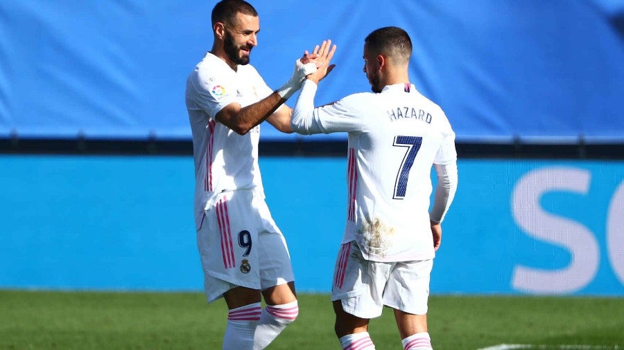 Benzema y Hazard durante un partido con Real Madrid