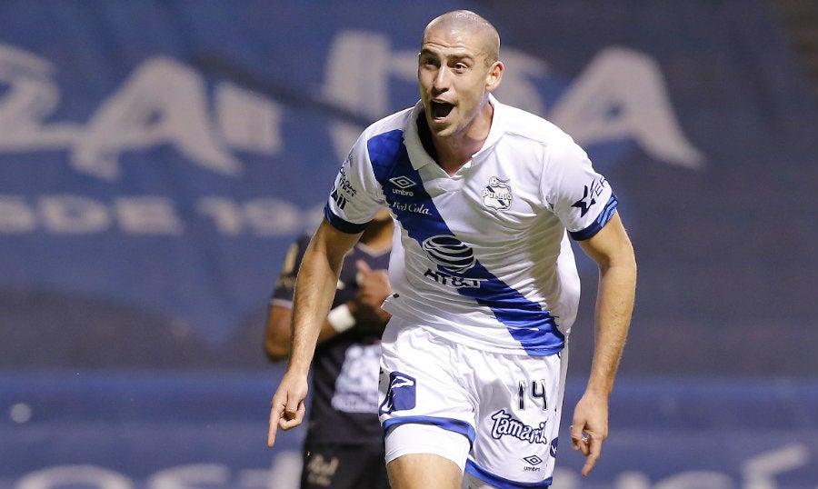 Ormeño, con nueva apariencia, celebra gol de La Franja ante León