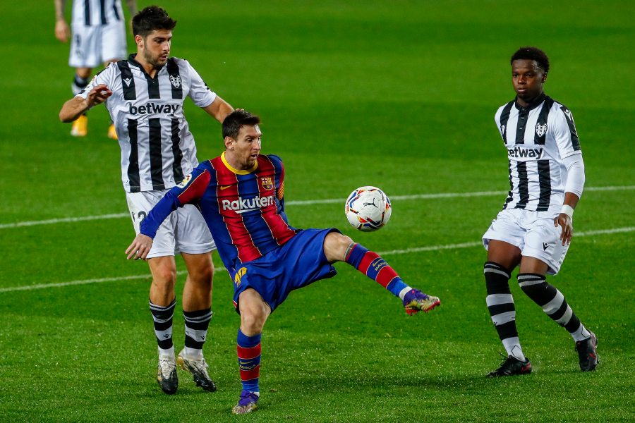 Lionel Messi en el partido entre el Barcelona y el Levante