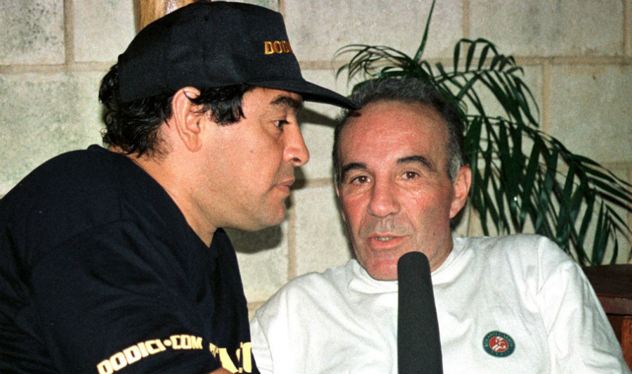 Alfredo Cahe con Maradona
