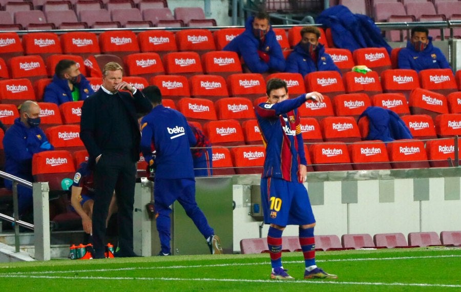 Ronald Koeman y Lionel Messi en un partido del Barcelona