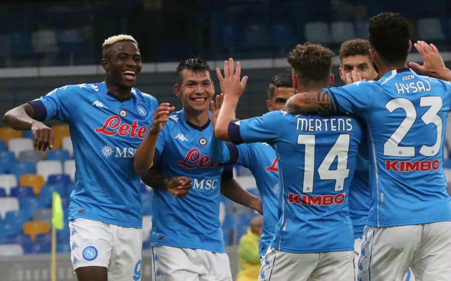 Jugadores del Napoli celebran gol