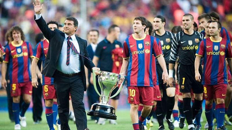 Laporta y Messi tras un título del Barcelona 