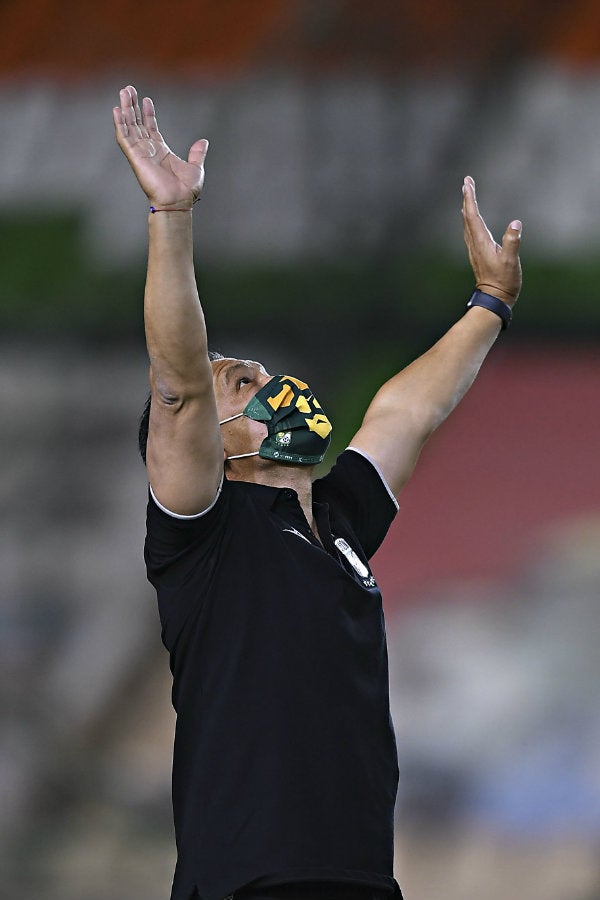 Nacho Ambriz, técnico de León, en festejo