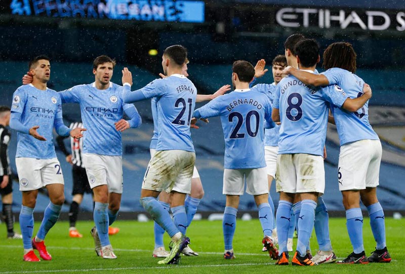 Jugadores de los Citizens celebran un gol