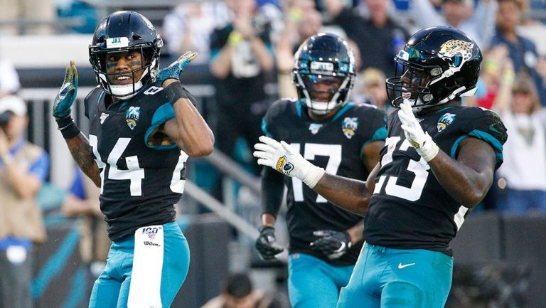 Jaguars festeja un TD en el partido contra Colts