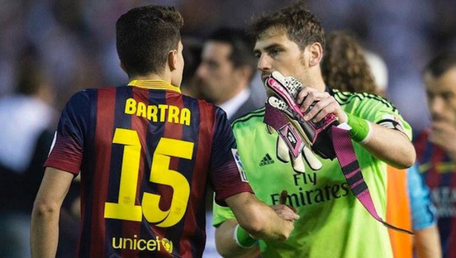 Bartra y Casillas después de un Clásico español