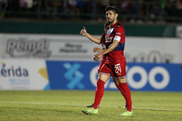 Oribe Peralta en festejo con Chivas