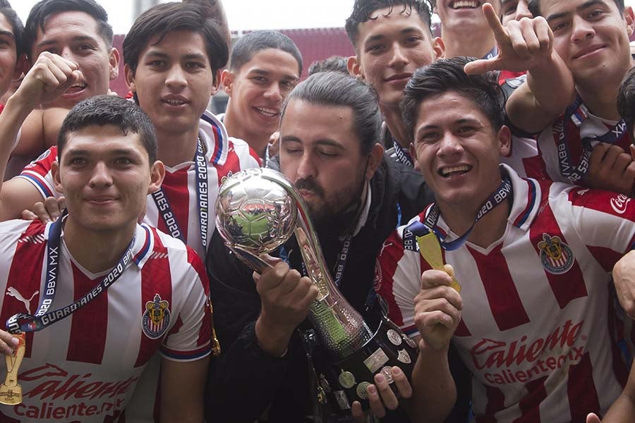 Vergara en el festejo del título del Rebaño Sagrado Sub 20