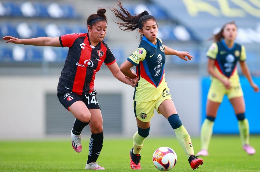 Vanessa González y Diana Garcia, luchan por la redonda