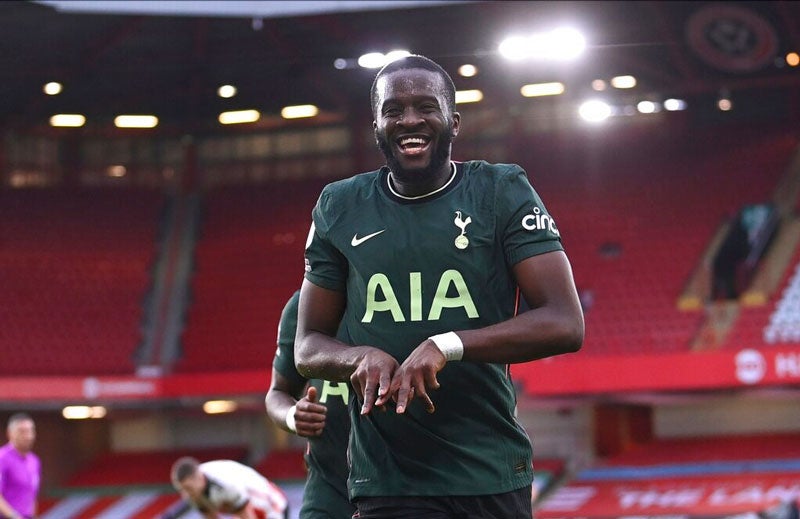 Tanguy Ndombele celebra su gol