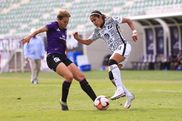 Daniela Espinosa en acción con América