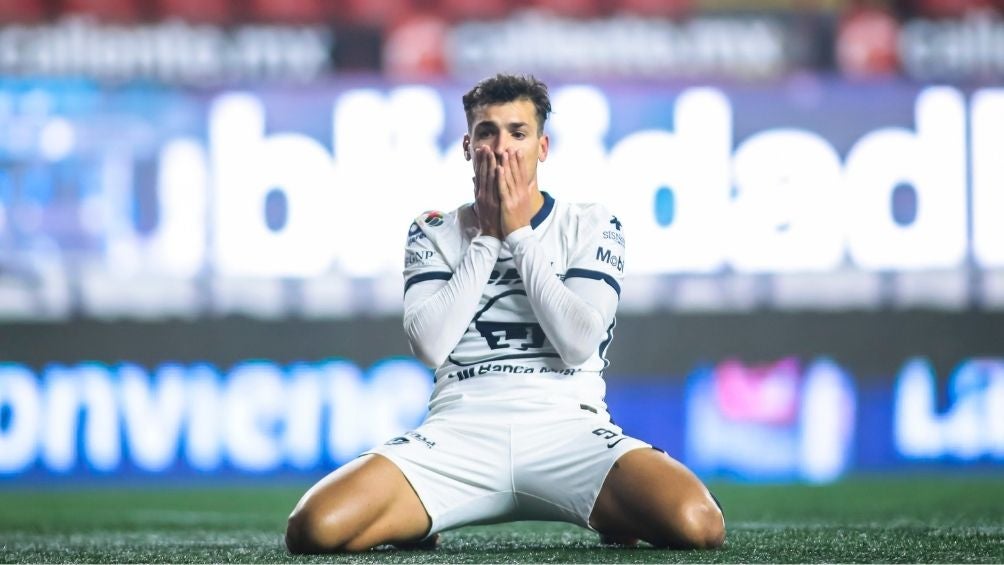 Dinenno en un partido con Pumas 