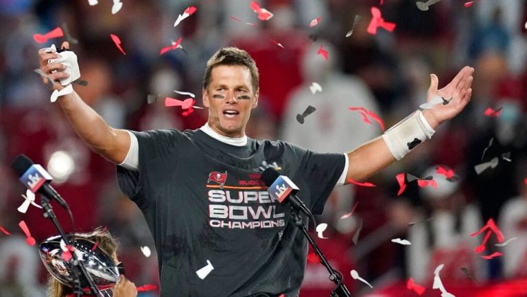 Tom Brady celebrando haber ganado el Super Bowl LV