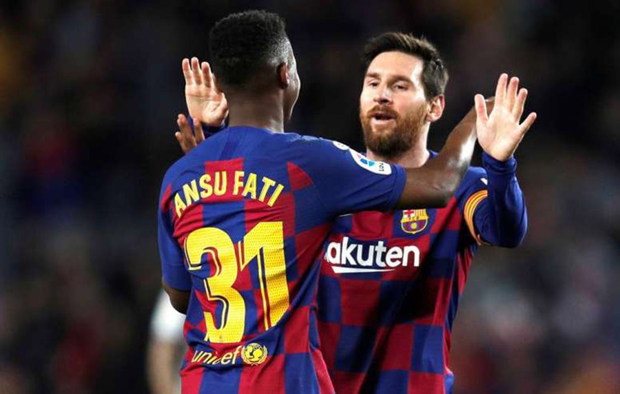 Fati celebra gol con Lionel Messi