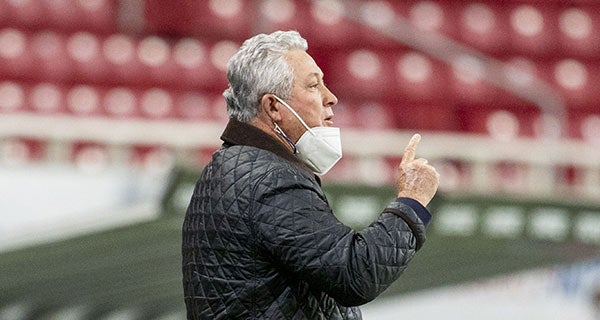 Víctor Manuel Vucetich en el partido contra Necaxa