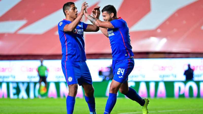 Cruz Azul en festejo de gol