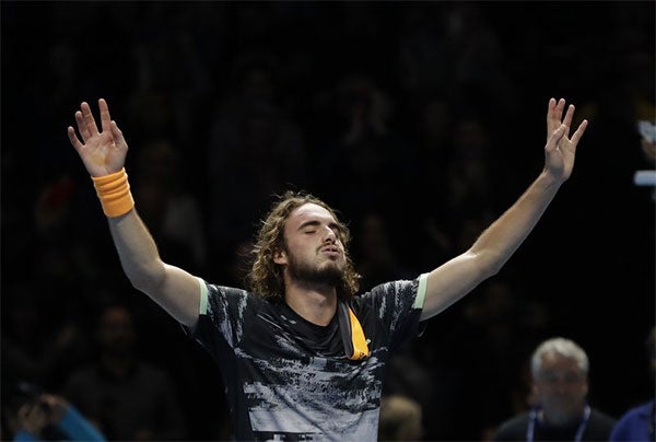 Stefanos Tsitsipas durante un partido