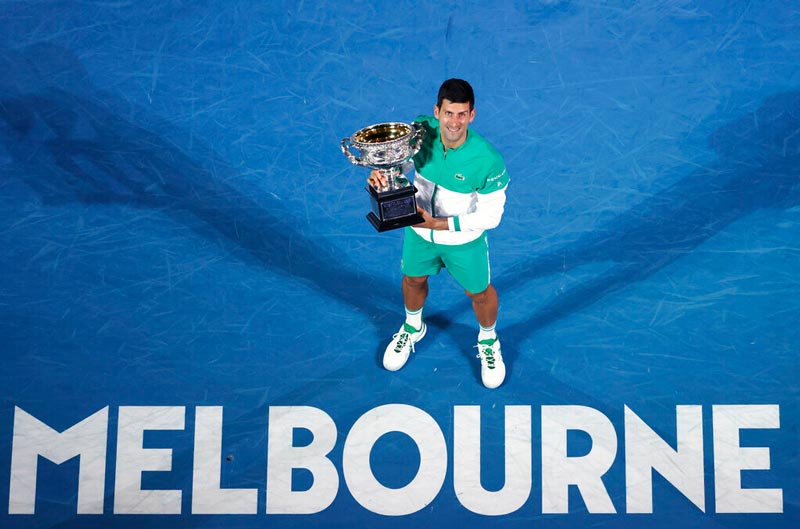 El serbio con el trofeo del Abierto de Australia