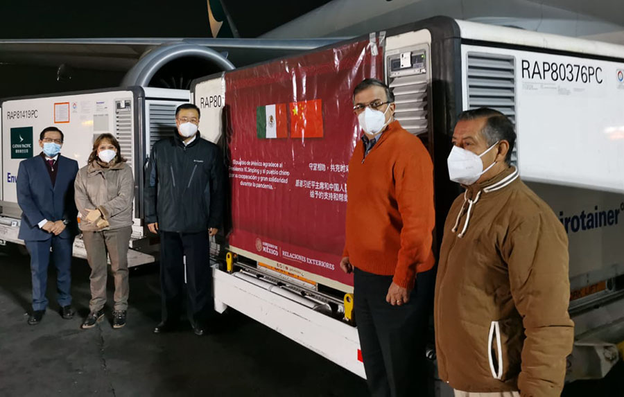 Comitiva mexicana encabezada por Marcelo Ebrard con el embajador de China Coronavirus: México recibió nuevo lote de vacuna Sinovac contra el Covid-19