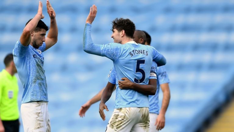 Jugadores del City festejan un gol en la Premier League