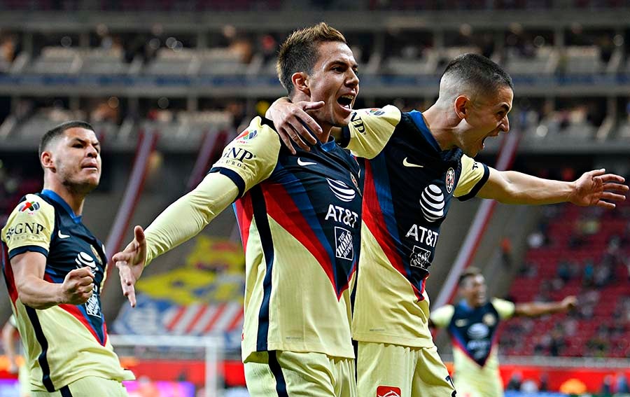 Sebastián Córdova celebra su gol ante Chivas