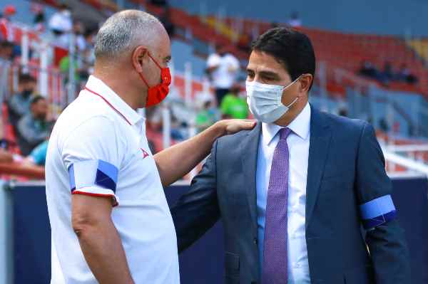 Memo Vázquez y Poncho Sosa en saludo