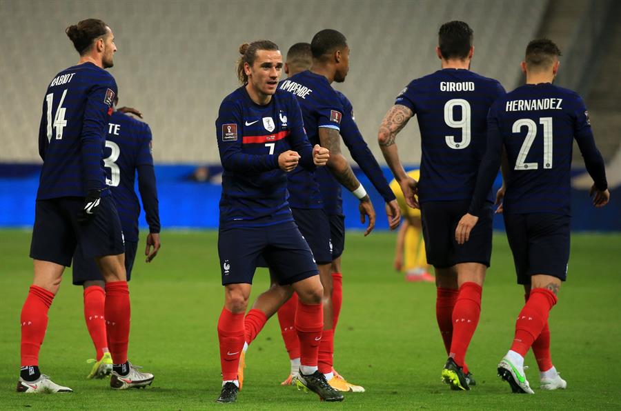 Antoine Griezmann festeja un gol con Francia