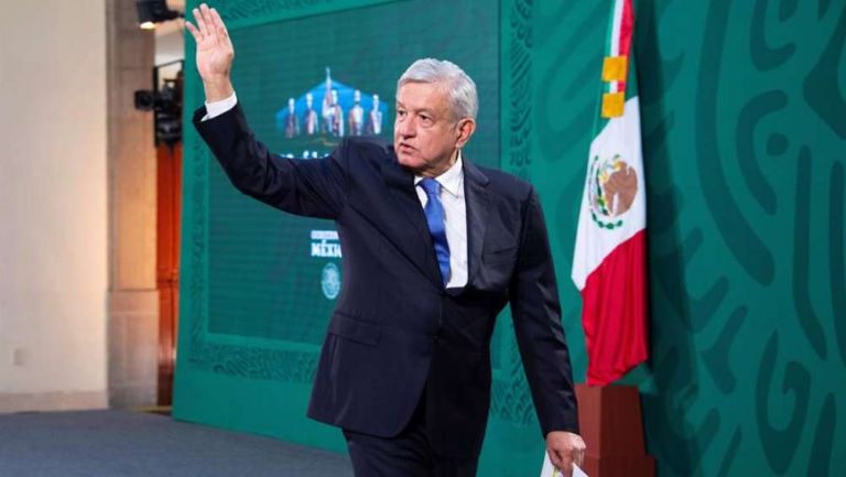 AMLO en conferencia de prensa en el Palacio Nacional 