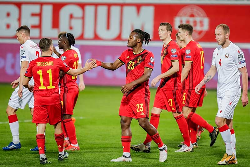 Jugadores de Bélgica festejan una anotación 