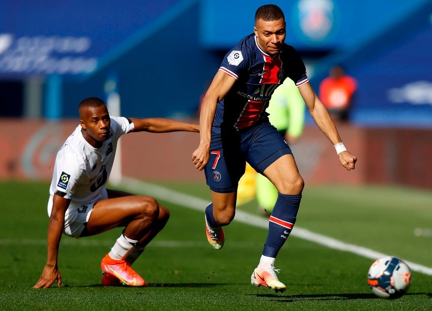 Kylian Mbappé en el duelo entre PSG y Lille