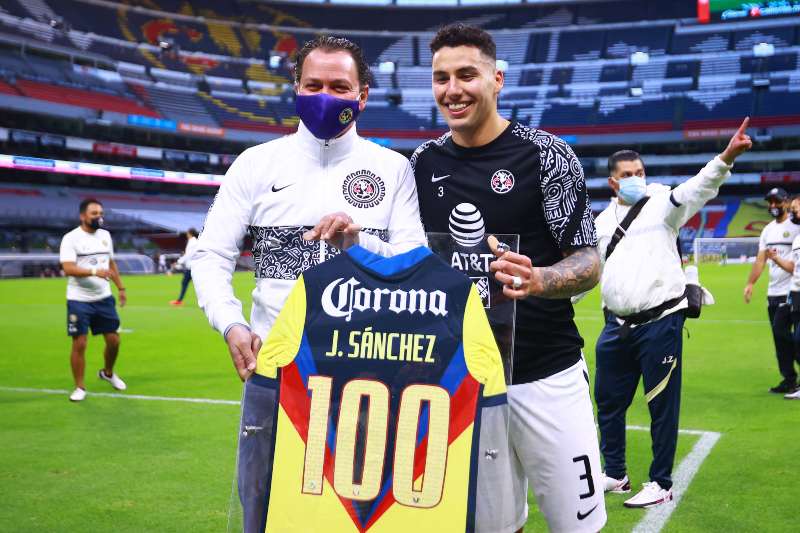 Jorge Sánchez en partido con América