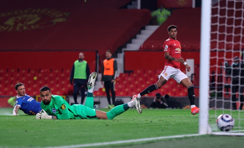 Marcus Rashford anotando el primer gol del Manchester United