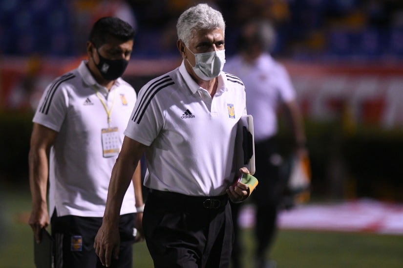 Ricardo Ferretti durante el Clásico Regio