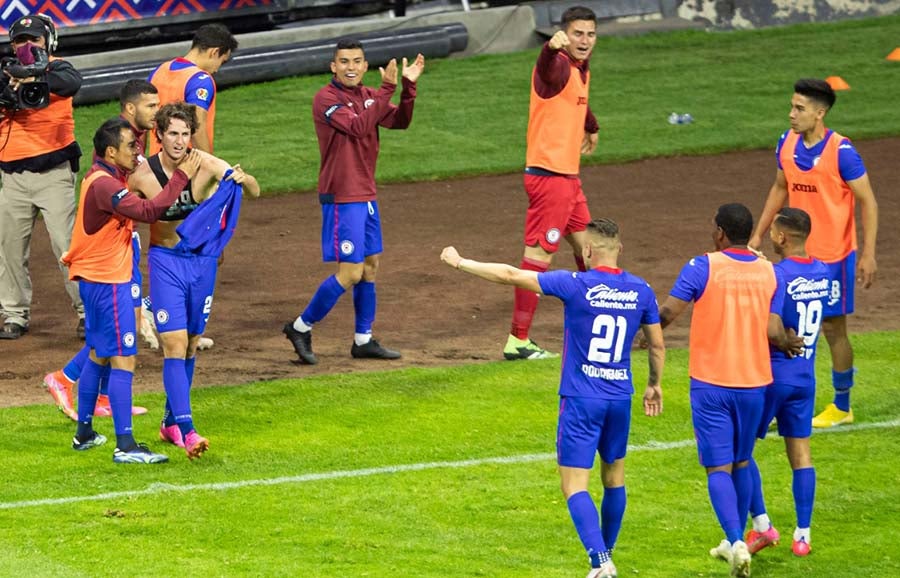 Santiago Giménez rompió sequía goleadora