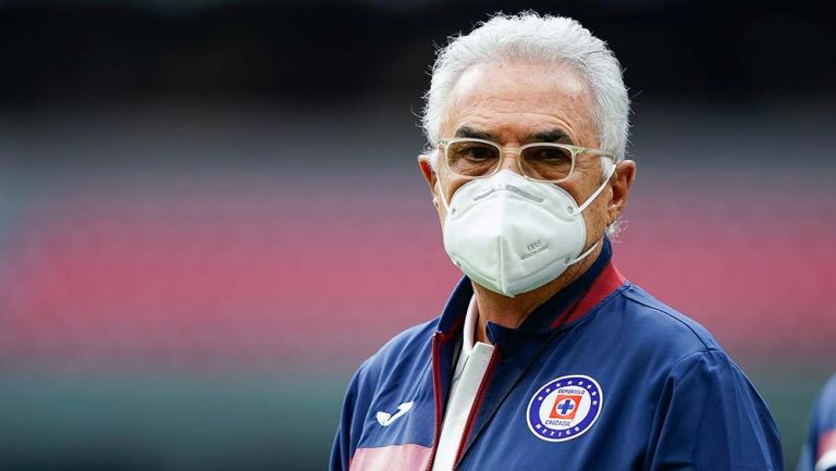 El presidente de Cruz Azul antes de un partido