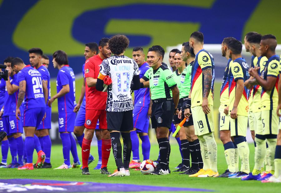 Saludo previo a un América vs Cruz Azul